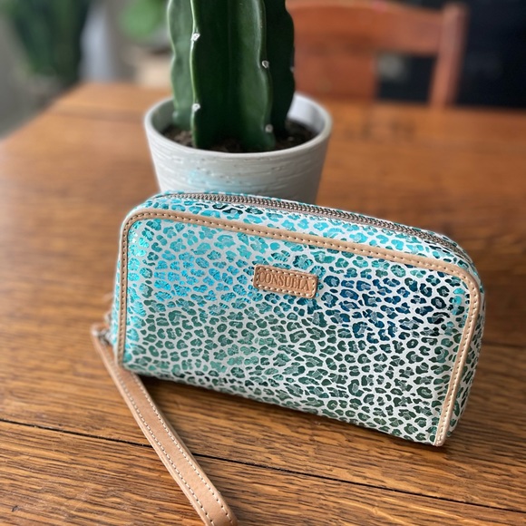 Consuela Handbags - Consuela Kat Wristlet Wallet - Like New